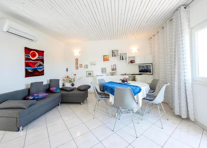 House Lido בית נופש *